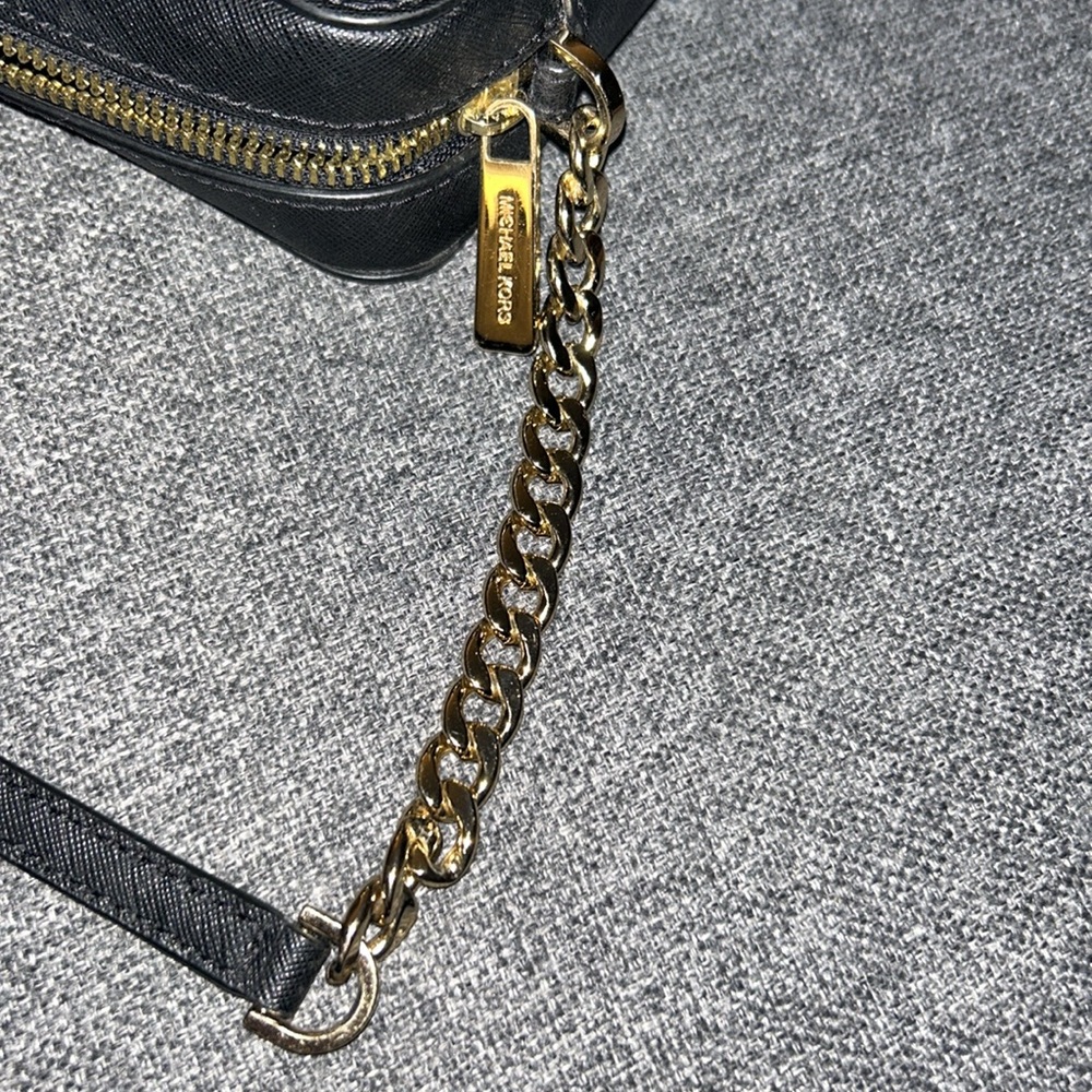 Michael Kors Women's Jet Set Item Crossbody Bag in Black with Gold Hardware - Picture 5 of 5